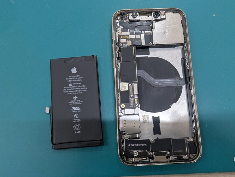 iPhone 12 mini（アイフォントゥエルブミニ）のバッテリー交換修理ならスマホ修理工房富山グリーンモール山室店へ☆